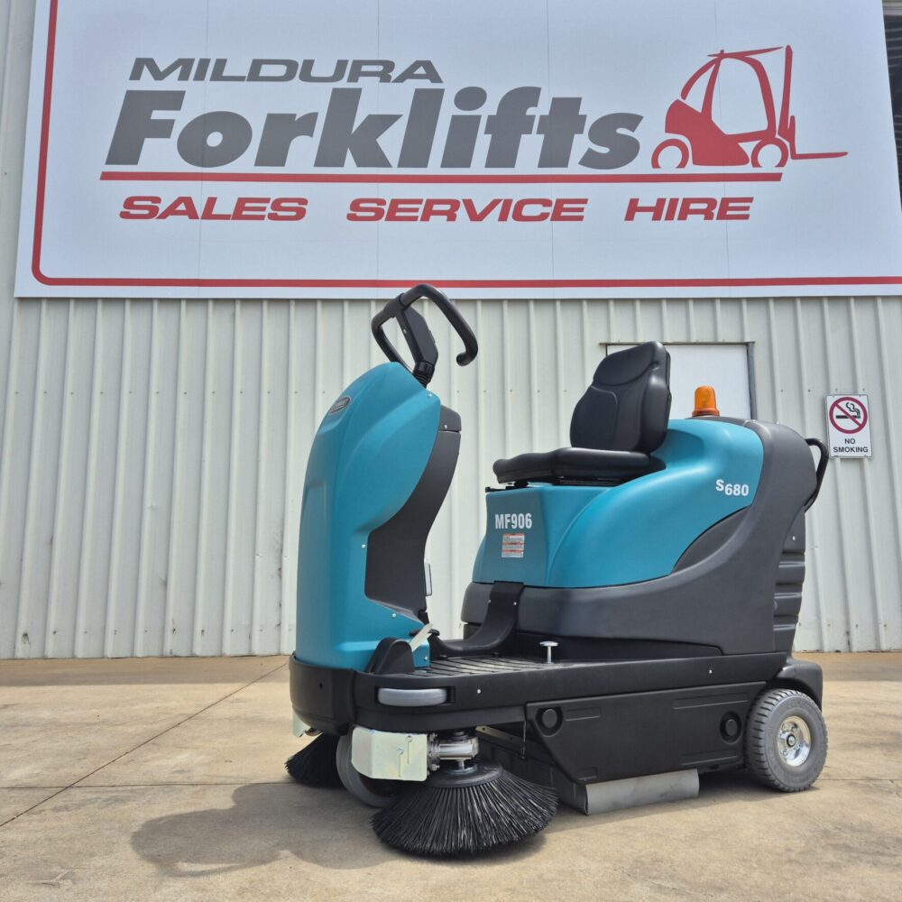 Tennant S680 Compact Battery Ride-On Sweeper